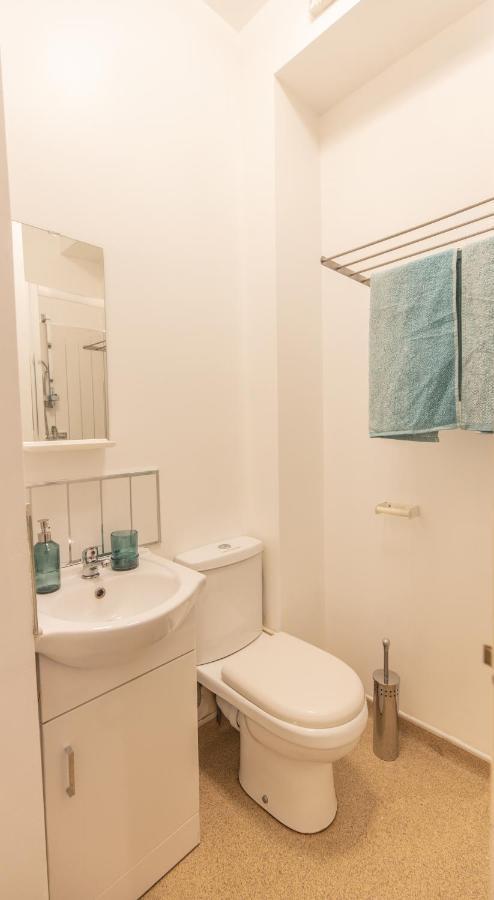 Cosy Modern Apartment, Grand Victorian Building, 5 Mins To Coventry City Centre ภายนอก รูปภาพ