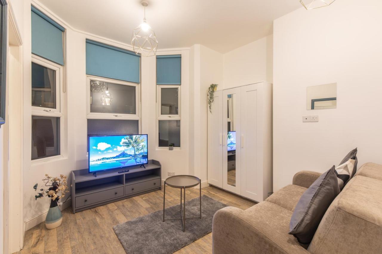 Cosy Modern Apartment, Grand Victorian Building, 5 Mins To Coventry City Centre ภายนอก รูปภาพ
