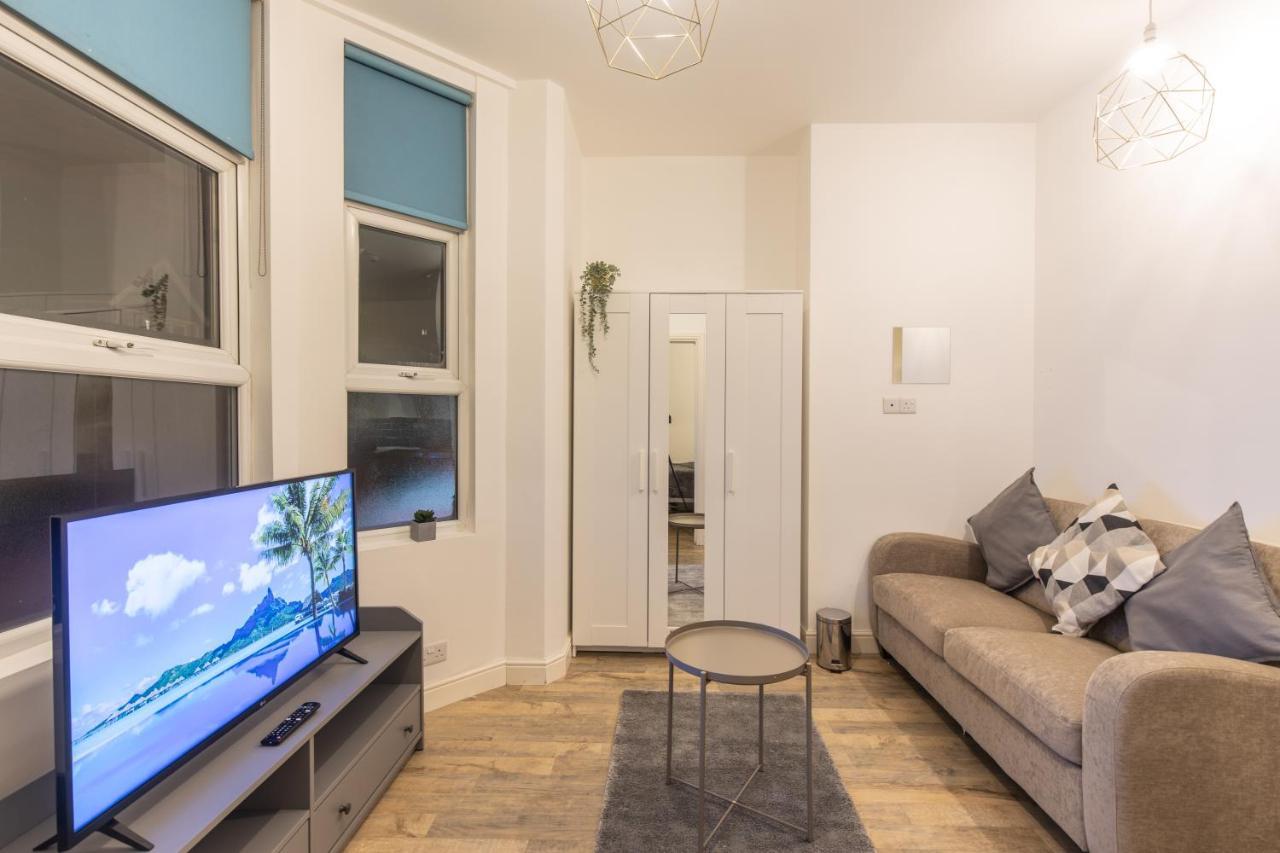 Cosy Modern Apartment, Grand Victorian Building, 5 Mins To Coventry City Centre ห้อง รูปภาพ